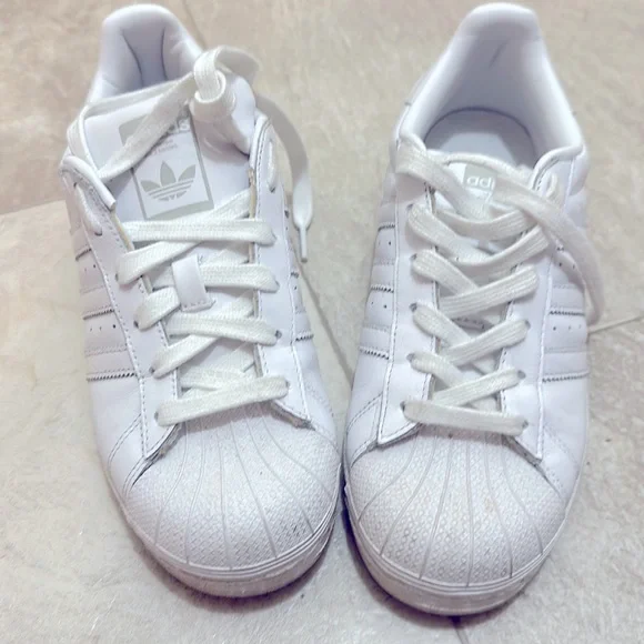 ADIDAS Womens superstar sneakers- US 6